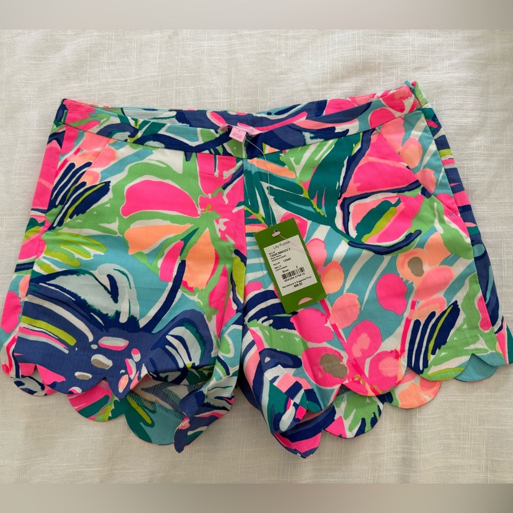 NWT Lilly Pulitzer Magnolia Scallop Hem Shorts in Multi Exotic Garden
